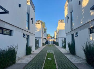 Casa · 73m² · 3 Ambientes · 1 Cochera · Duplex Venta Gonnet 2 Dorm. Patio Apto Banco