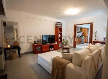 Casa · 97m² · 2 Dormitorios · 1 Cochera · Duplex en Venta La Plata. 2 Dorm. Patio y Garage