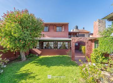 Casa · 262m² · 6 Ambientes · 2 Cocheras · Venta - Casa 6 Ambientes Apto Profesional con Parque - Parque Luro