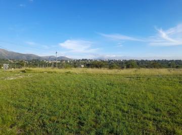 Quinta vacacional · 180m² · 4 Ambientes · 8 Cocheras · Condominio con Cuatro Departamentos. Villa Giardino Cordoba