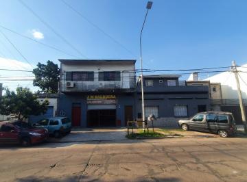 Casa · 400m² · 3 Ambientes · Casa en Caseros 3 Ambientes + Galpón