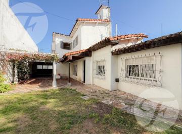 Casa · 180m² · 4 Ambientes · 2 Cocheras · Casa en Alquiler – 4 Amb. Habitación de Servicio – Castelar Sur – Av Zeballos