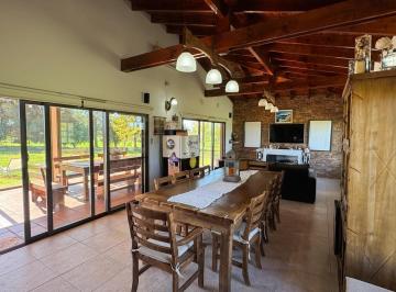 Casa · 10000m² · 5 Ambientes · Casa en Venta en Carlos Keen La Catalina