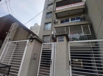Departamento de 2 ambientes, Lanús · Alquiler Departamento de 2 Ambientes con Cochera