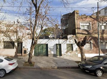 Fachada sobre Av. Del Fomentista · Lote Irregular Casa a La Venta con Salida a Dos Calles Zonificación Usab2 Pb 4 Pisos