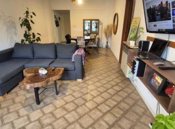Departamento · 80m² · 5 Ambientes · Departamento en Área Centro Oeste