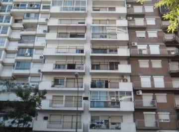 Departamento · 80m² · 4 Ambientes · 1 Cochera · Departamento en Centro de Dos Dorm. con Cochera