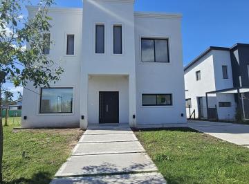 Casa · 200m² · 4 Ambientes · 2 Cocheras · Casa en San Pablo