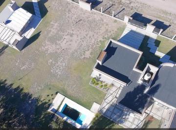 Casa · 300m² · 8 Ambientes · 2 Cocheras · Casa a Estrenar Todos Los Servicios y Casa de Huésped de Regalo