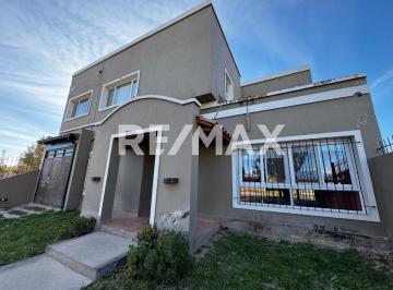 Casa · 285m² · 7 Ambientes · 2 Cocheras · Venta Casa 5 Dorm. Apto Credito Hipotecario