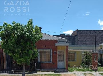 Casa · 58m² · 3 Ambientes · 1 Cochera · Casa en Alquiler en Temperley 2 Dorm.