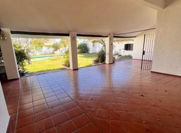 Casa · 410m² · 10 Ambientes · 2 Cocheras · Casa 4 Dor. con Pileta - Barrio Urca