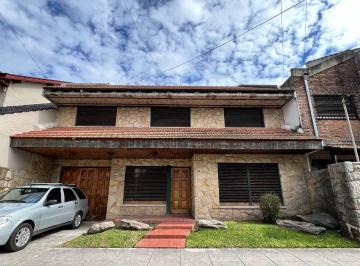 Casa · 223m² · 3 Ambientes · 1 Cochera · Venta de Casa Tres Ambientes - Castelar Norte