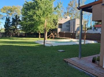 Quinta vacacional · 100m² · 3 Dormitorios · Hermosa Casa Quinta en El Pato