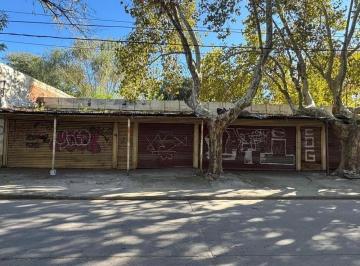 Local comercial · 238ha · Tres Locales en Block en Venta en R. Calzada