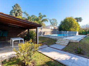 Casa · 136m² · 4 Ambientes · 1 Cochera · Casa 2 Dorm. con 600 m² Sobre Dos Lotes