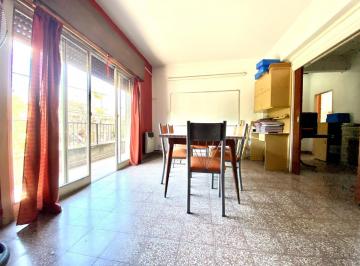 Casa · 250ha · 7 Ambientes · 1 Cochera · Casa 3 Deptos Patio Cochera Terraza - Lote Propio