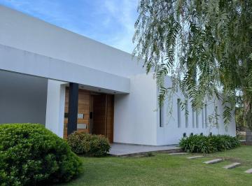 Casa de 5 ambientes, Malagueño · Casa en Venta de Una Sola Planta en Barrio Privado Causana