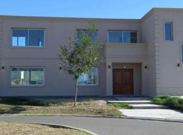 Casa · 180m² · 4 Ambientes · 3 Cocheras · Casa en Alquiler Haras Santa Maria - Cuan Propiedades