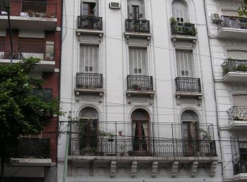 Departamento de 3 ambientes, Almagro · Amplio Semi Piso de 3 Ambientes Antiguos en Edificio Señorial. - 75 m² Propios. -