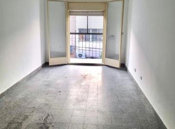 Departamento de 2 ambientes, Flores · Alquiler 2 Ambientes Moron 3196 2 Piso Muy Luminoso, Zona Comercial