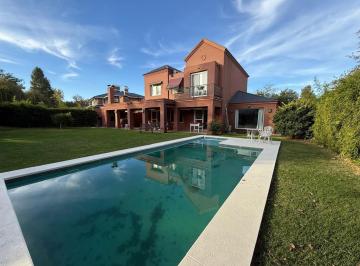 Casa · 250m² · 5 Ambientes · 1 Cochera · Casa en Venta en Septiembre, Escobar, G. B. a. Zona Norte Apta Credito
