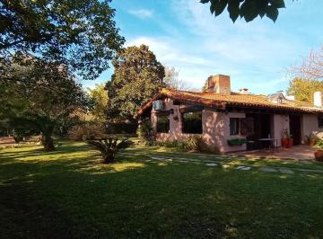 Quinta vacacional · 140m² · 5 Ambientes · 2 Cocheras · Excelente Propiedad Vende o Permuta por Casa en Adrogue