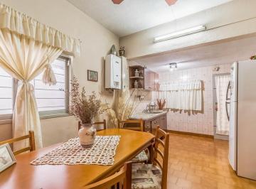 Casa · 120m² · 3 Ambientes · 1 Cochera · Venta de Casa 3 Ambientes en Castelar Sur