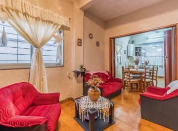 Casa · 120m² · 3 Ambientes · 1 Cochera · Venta de Casa 3 Ambientes en Castelar