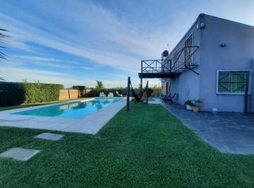 Quinta vacacional · 90m² · 5 Ambientes · Casa Quinta Venta 4 Dorm. 2 Baños 1000 m² - 90 m² Cubiertos - La Capilla, Florencio Varela