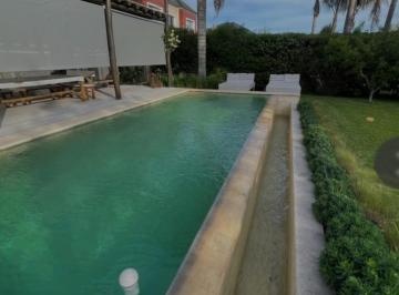 Casa · 188m² · 7 Ambientes · 2 Cocheras · Casa Venta en Campo Grande