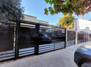 Casa · 115m² · 4 Ambientes · 1 Cochera · Casa en Alquiler en Ramos Mejía