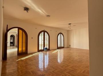 Casa · 270m² · 6 Ambientes · 1 Cochera · Casa en Alquiler Santa Genoveva 5 Ambientes 3 Dorm. Patio Apto Comercial