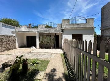 Casa · 73m² · 4 Ambientes · 1 Cochera · Casa en Venta - 2 Dorm. 2 Baños - Cochera - 390 m² - Glew, Almirante Brown