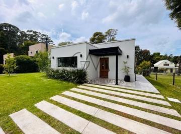Casa · 180m² · 4 Ambientes · Casa en Venta Barrio Privado