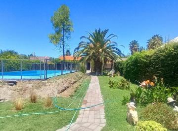 Casa · 135m² · 4 Ambientes · 2 Cocheras · Casa en Guaymallén de Tres Habitaciones