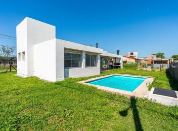 Casa · 84m² · 4 Ambientes · 1 Cochera · Casa en Venta en Funes City con Tres Dorm.