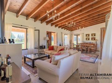 Casa · 178m² · 5 Ambientes · 1 Cochera · Casa de 3 Dorm. en Venta Laguna Vitel
