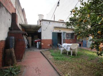 Casa · 127m² · 3 Ambientes · 1 Cochera · Casa 3 Amb C/ Jardín - Venta / Floresta