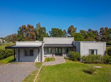 Casa de 5 ambientes, Pilar · Casa 4 Dorm. con Pileta y Jardín en Haras del Sol, Pilar ¡Oportunidad!