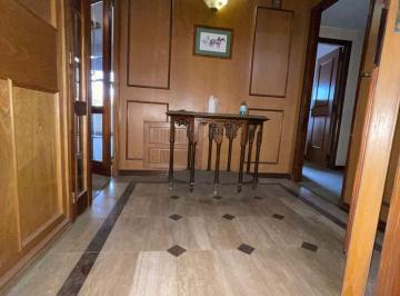 Departamento · 195m² · 8 Ambientes · 1 Cochera · Oportunidad! Piso de Categoría en Microcentro.