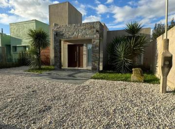Casa · 101m² · 2 Ambientes · 1 Cochera · Casa en Venta - 1 Dormitorio 1 Baño - La Plata
