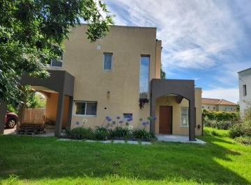 Casa · 160m² · 4 Ambientes · 1 Cochera · Casa en Venta - 3 Dorm. 4 Baños - Dique Luján