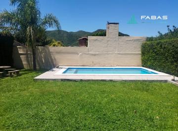 Casa de 5 ambientes, Villa Carlos Paz · Casa con Alma de Vacaciones: Pileta, Galería y Río Cerca