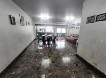 Departamento · 130m² · 4 Ambientes · Flores: Venta Departamento 4 Ambientes + Dependencia en Excelente Zona. (130 M²)