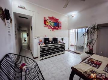 Casa · 186m² · 5 Ambientes · Casa en Venta - 4 Dorm. 4 Baños - 186 m² - La Plata