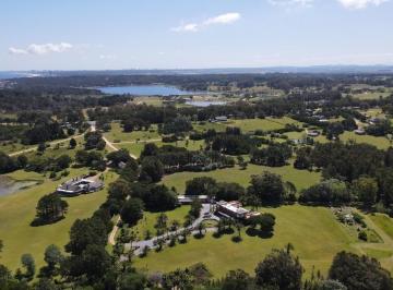 Chacra en venta de 5 Has con importante casa a sólo 1,5 Km del Mar en Punta Piedras. Punta del Este - Foto1 · Chacra en Venta de 5 Has con Importante Casa a Sólo 1,5 Km del Mar en Punta Piedras. Punta del Este