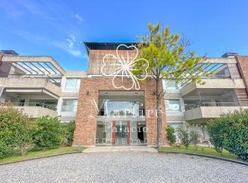 Departamento · 52m² · 2 Ambientes · 1 Cochera · Departamento Pb en Av Benavidez 700 Cochera