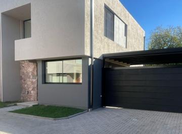 Casa de 4 ambientes, Córdoba · Se Vende Duplex en Housing Jardín Rivera!
