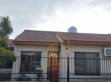 Casa de 5 ambientes, Campana · ¡Excelente Estado de Conservación, Posibilidad de Permuta!